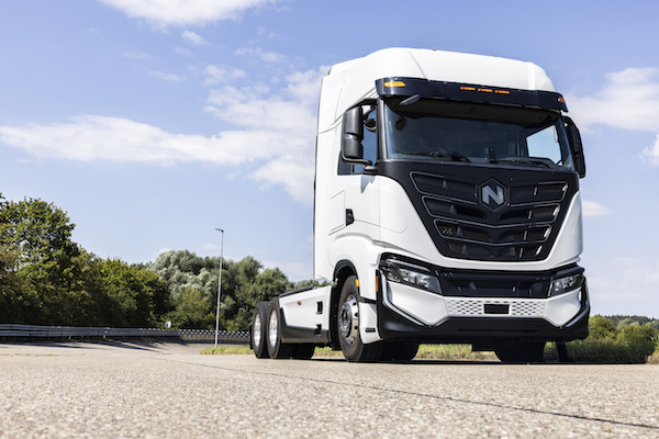 IVECO and Nikola sign MoU with Hamburg Port Authority for Zero-Emission Class 8 Battery-Electric Trucks