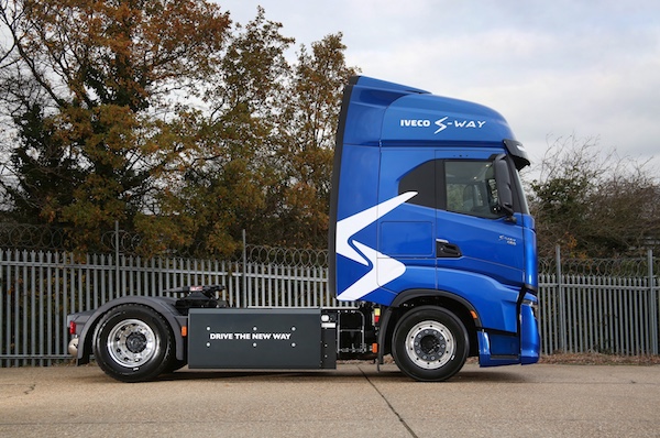 IVECO adds extended range CNG tanks to IVECO S-WAY natural gas range