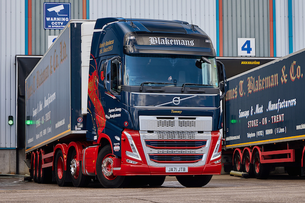 BLAKEMANS CONTINUES ITS TRANSITION TO A FULL VOLVO FLEET WITH THREE NEW FH GLOBETROTTER XL TRUCKS