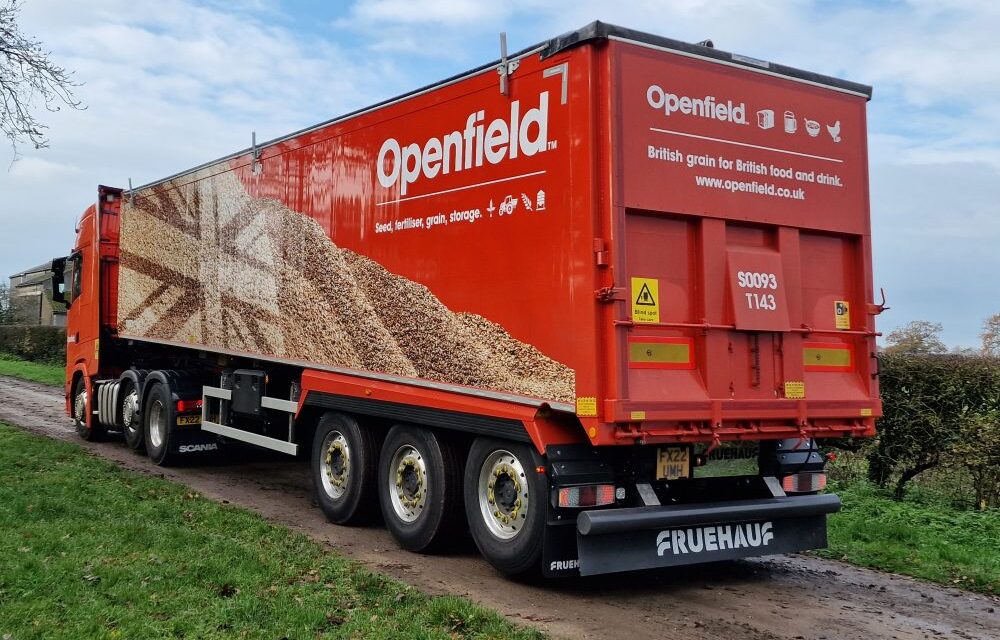 LINCOLNSHIRE FARMER-OWNED CO-OPERATIVE STRENGTHENS TIES WITH FRUEHAUF BY INVESTING IN 36 TIPPERS