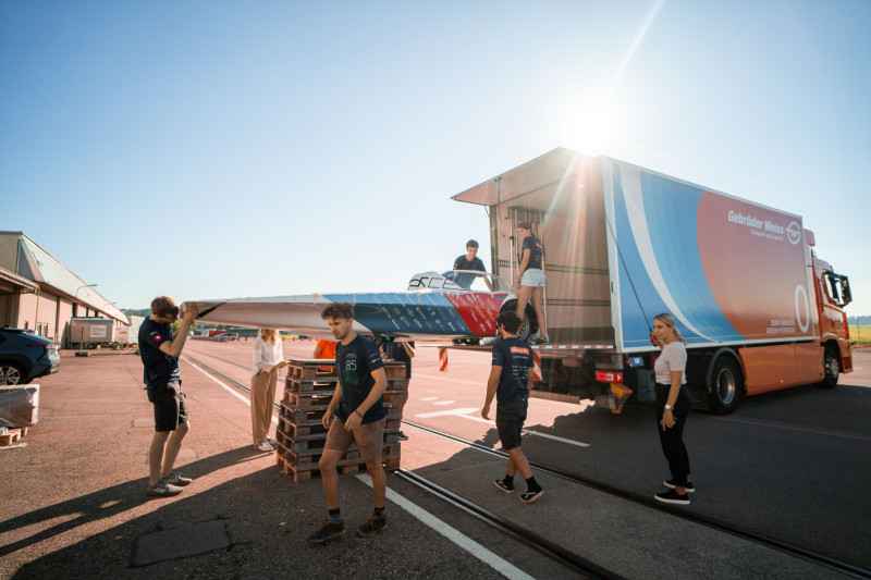 Hydrogen truck from Gebrüder Weiss gets solar car moving