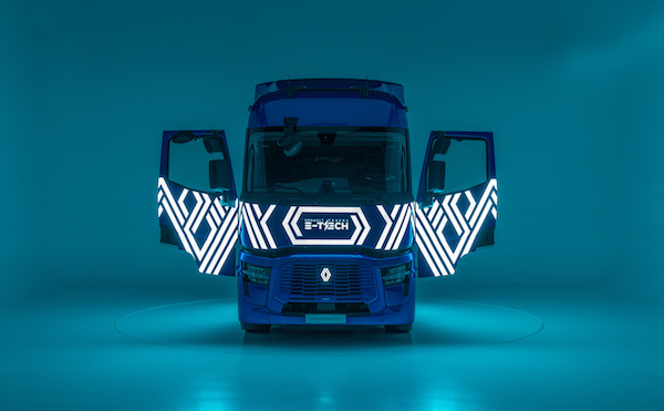 Diamond Echo: Renault Trucks lights up Europe!