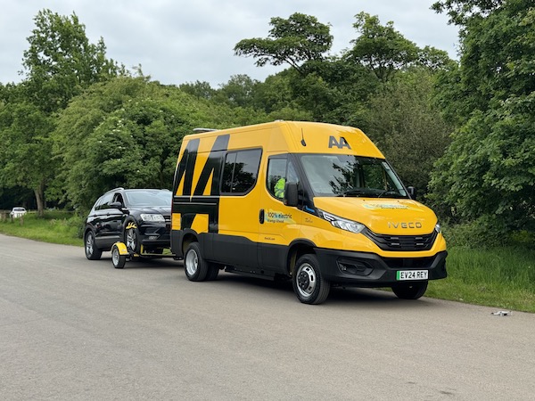 Innovative IVECO eDAILY duo join The AA’s growing electric fleet