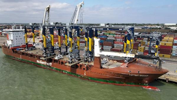 Port of Felixstowe takes delivery of Five new Automated Rubber Tyred Gantry cranes